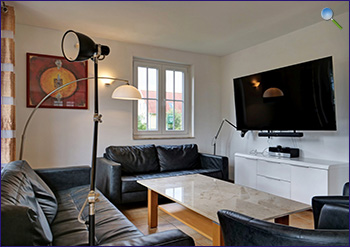 Sitzecke mit Fernseher im Wohnzimmer im Erdgeschoss Sitzecke mit Fernseher im Wohnzimmer im Erdgeschoss